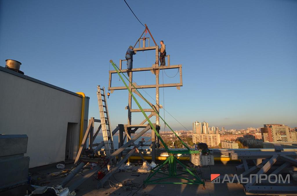 Вывеска нефтяной компании Роснефть в Самаре сделана в Альпром