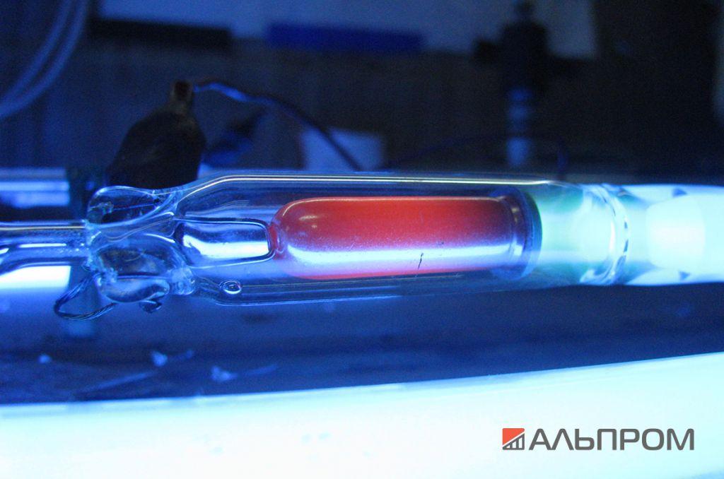 Неон-почему он светится?