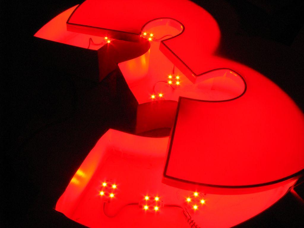 Выбираем светодиод для подсветки красных букв